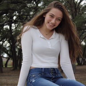 Meet your Posher, Caitlin